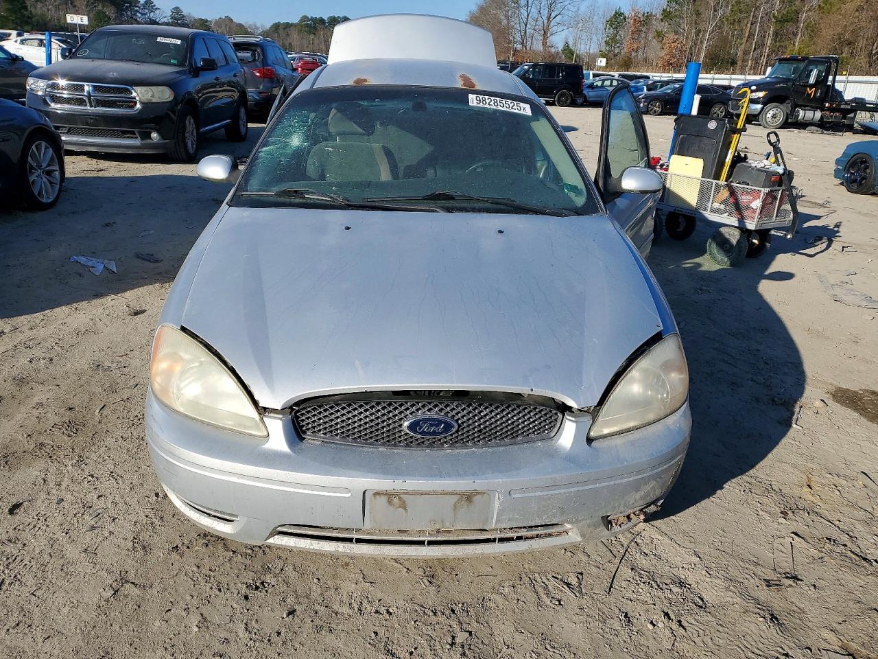 2004 FORD TAURUS SE photo 5
