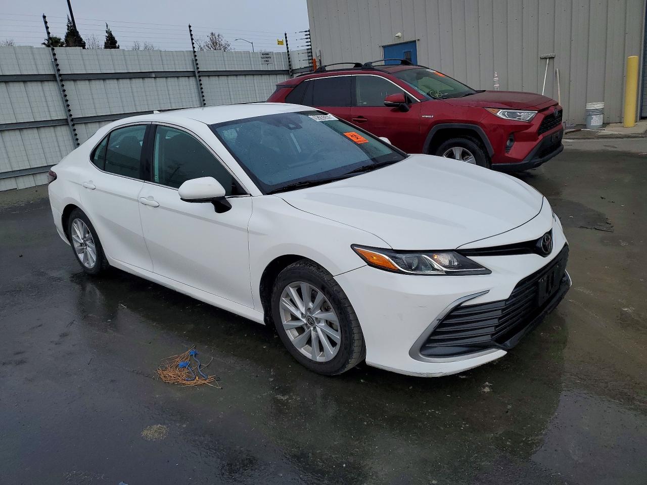 2021 TOYOTA CAMRY LE photo 4