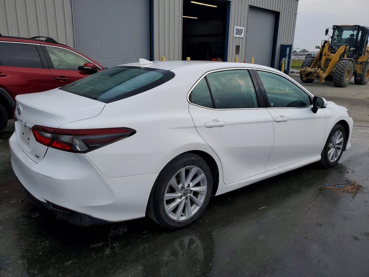 2021 TOYOTA CAMRY LE photo 3