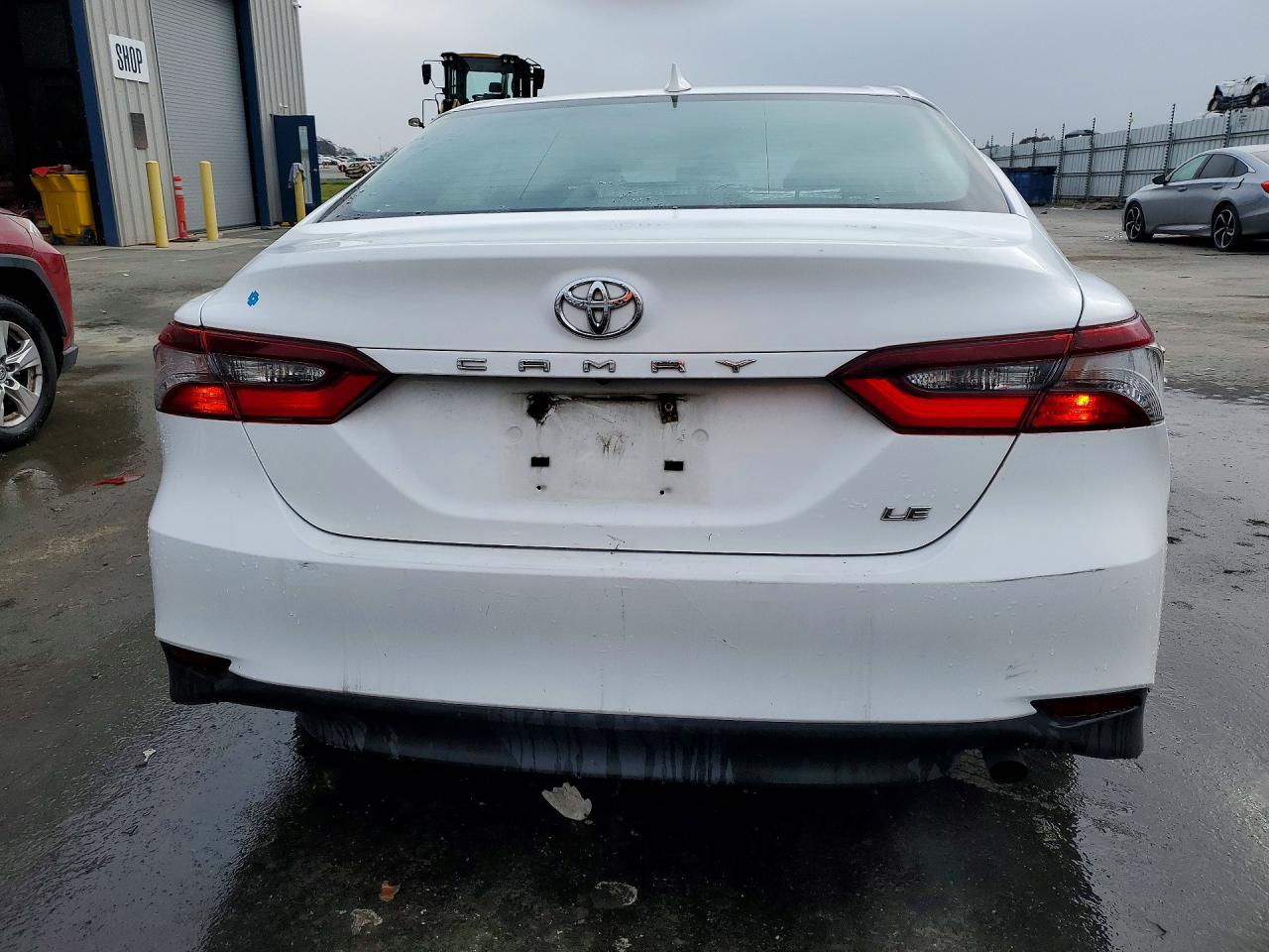 2021 TOYOTA CAMRY LE photo 6