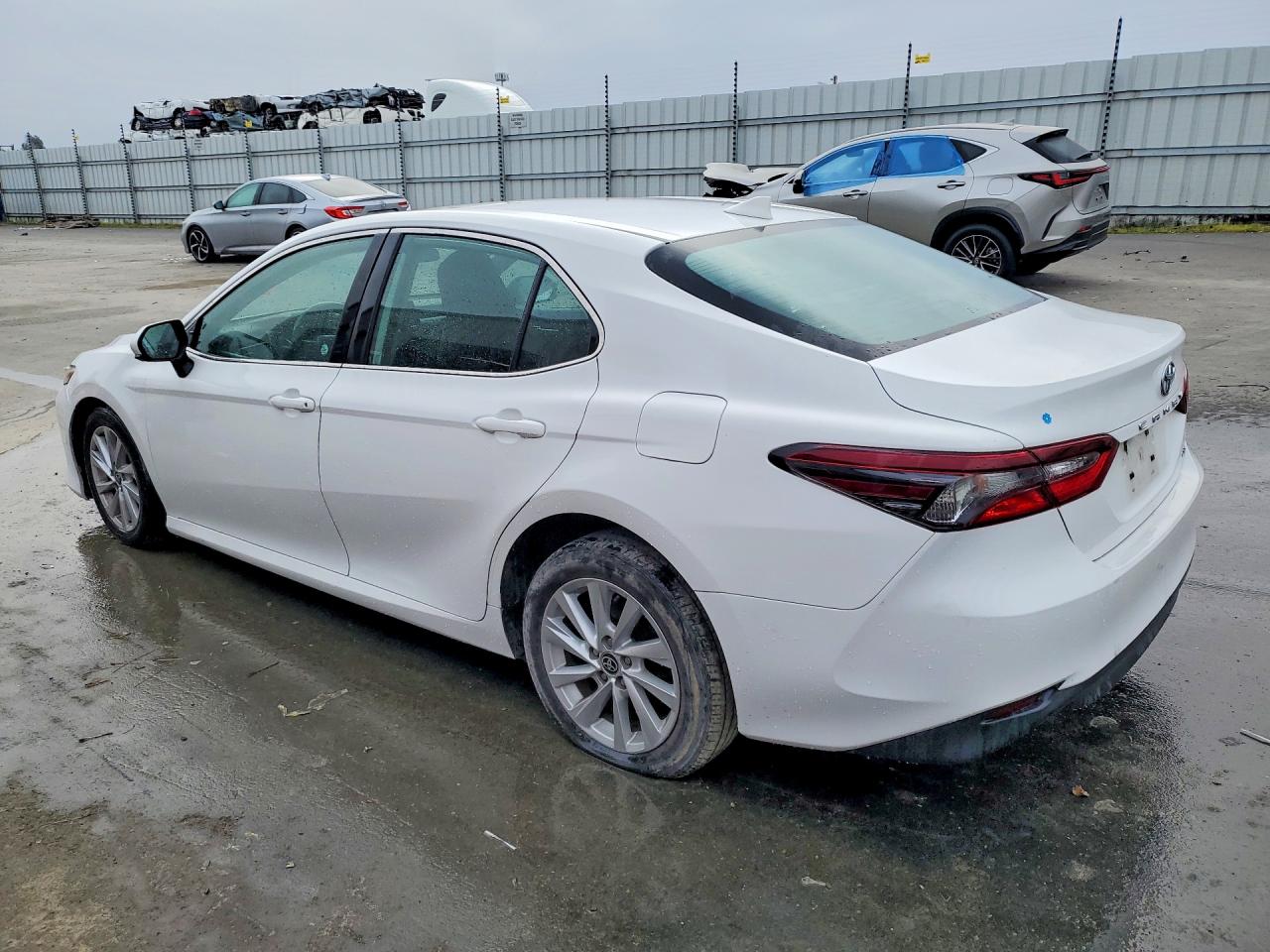 2021 TOYOTA CAMRY LE photo 2