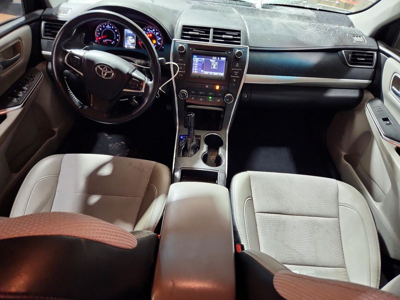 2016 TOYOTA CAMRY LE photo 8