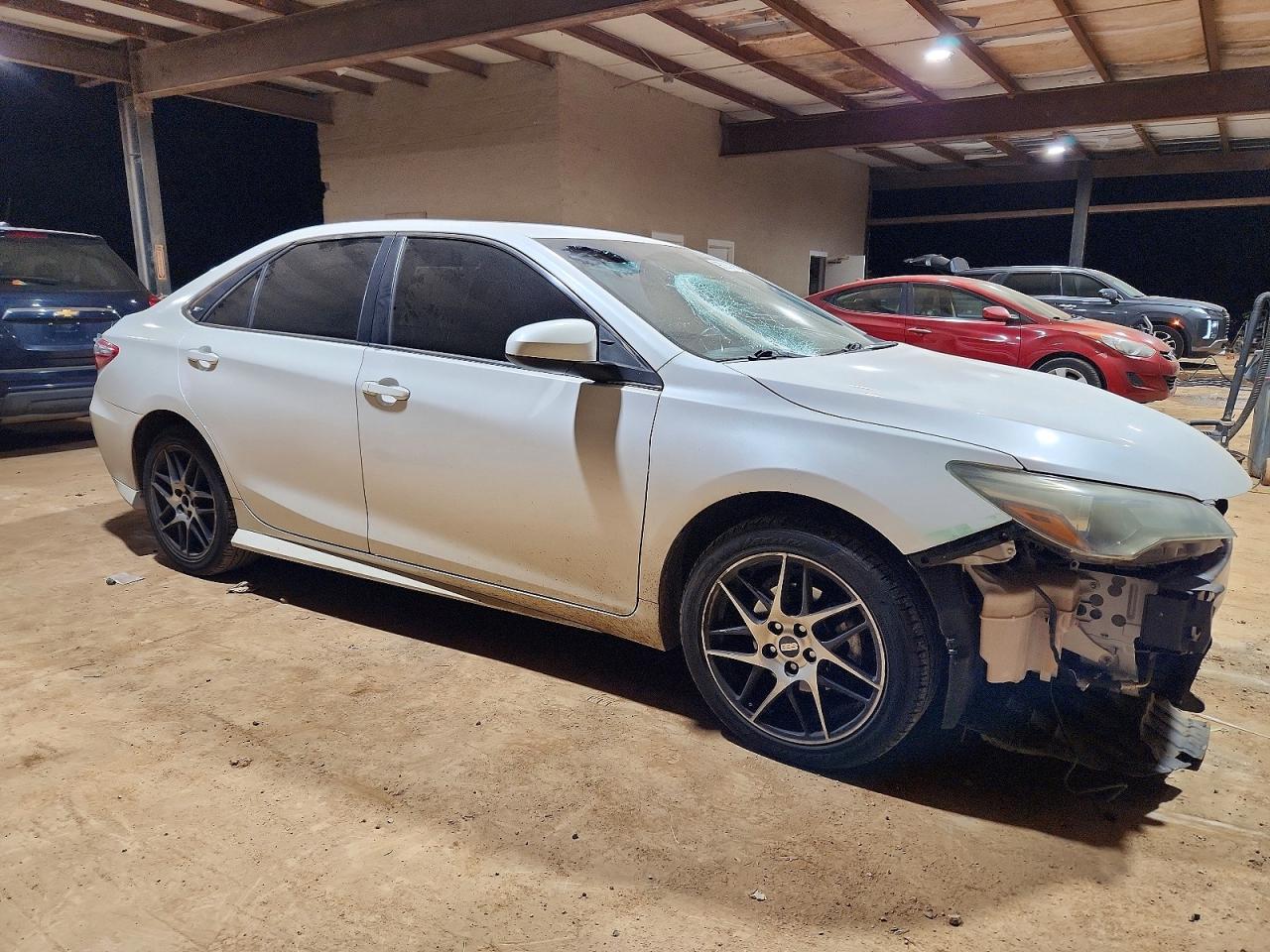 2016 TOYOTA CAMRY LE photo 4