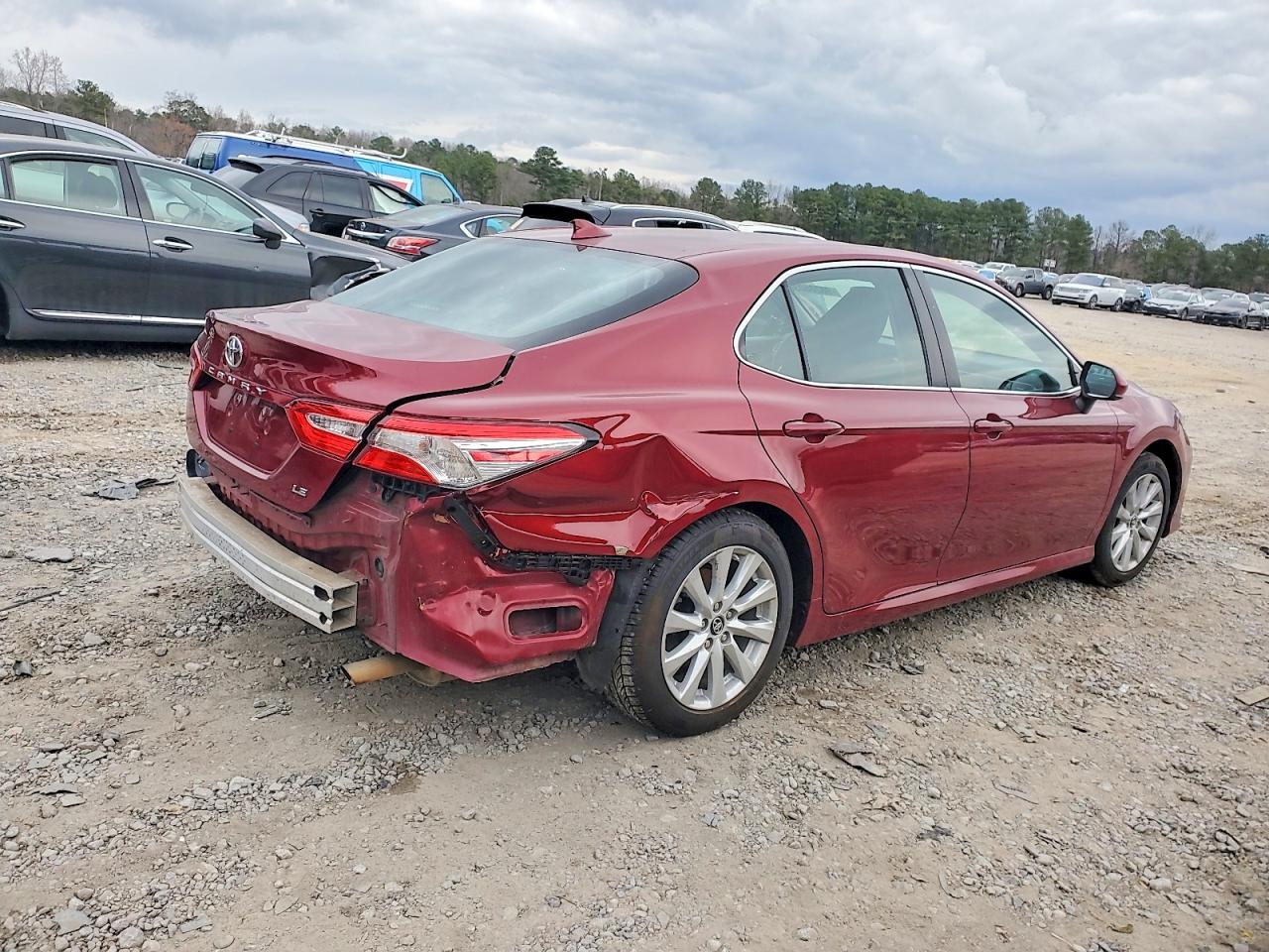 2019 TOYOTA CAMRY L photo 3