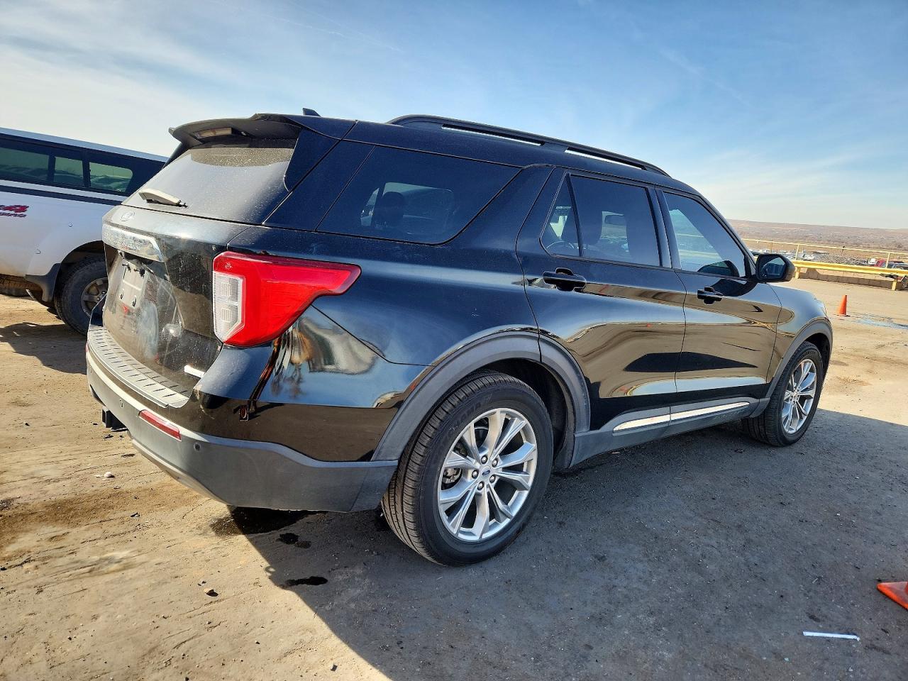 2020 FORD EXPLORER XLT photo 3