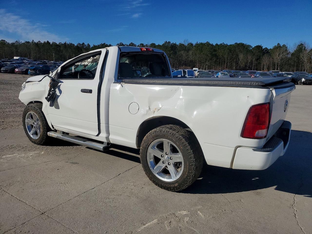 2016 RAM 1500 ST photo 2