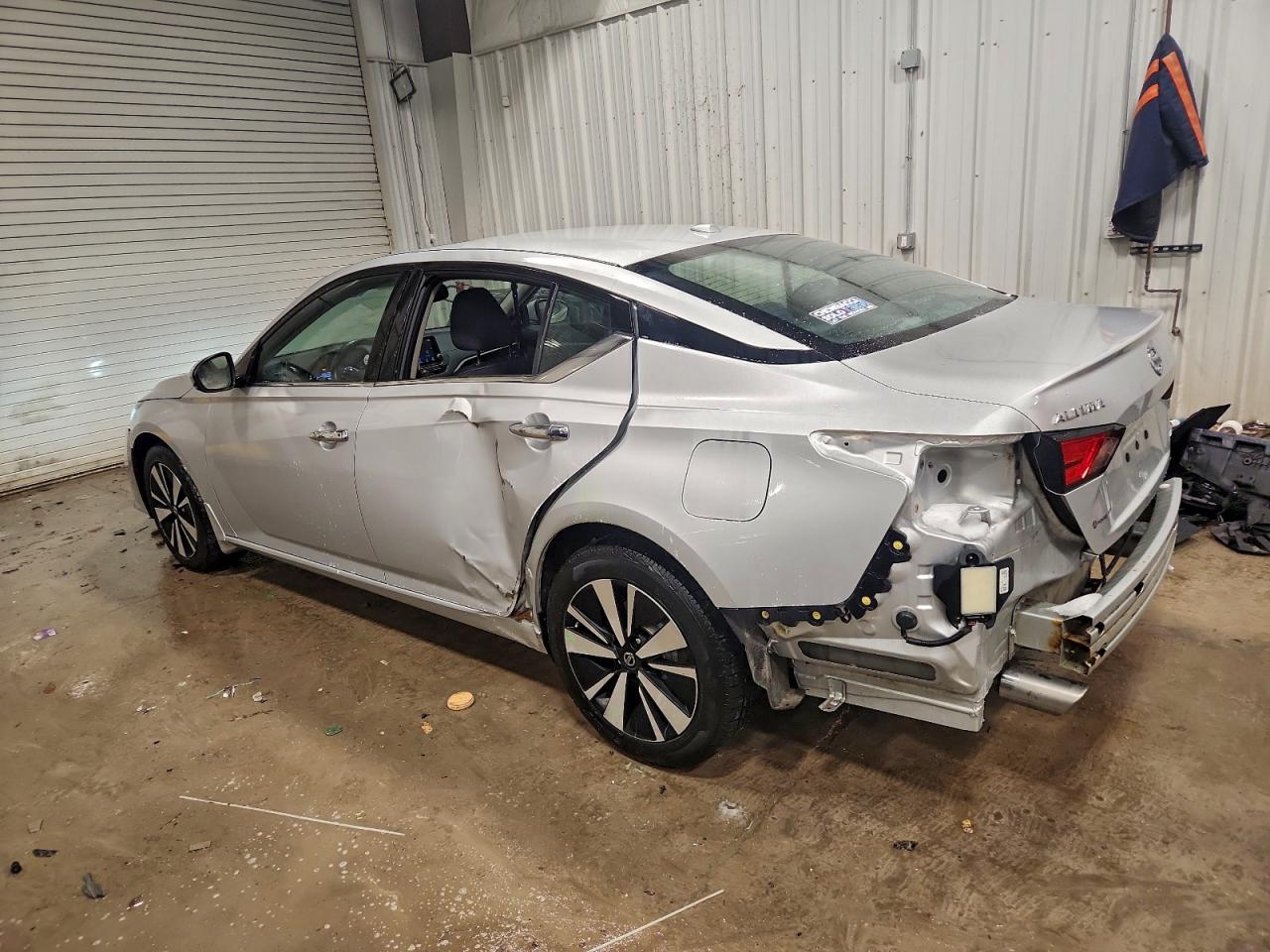 2019 NISSAN ALTIMA SV photo 2