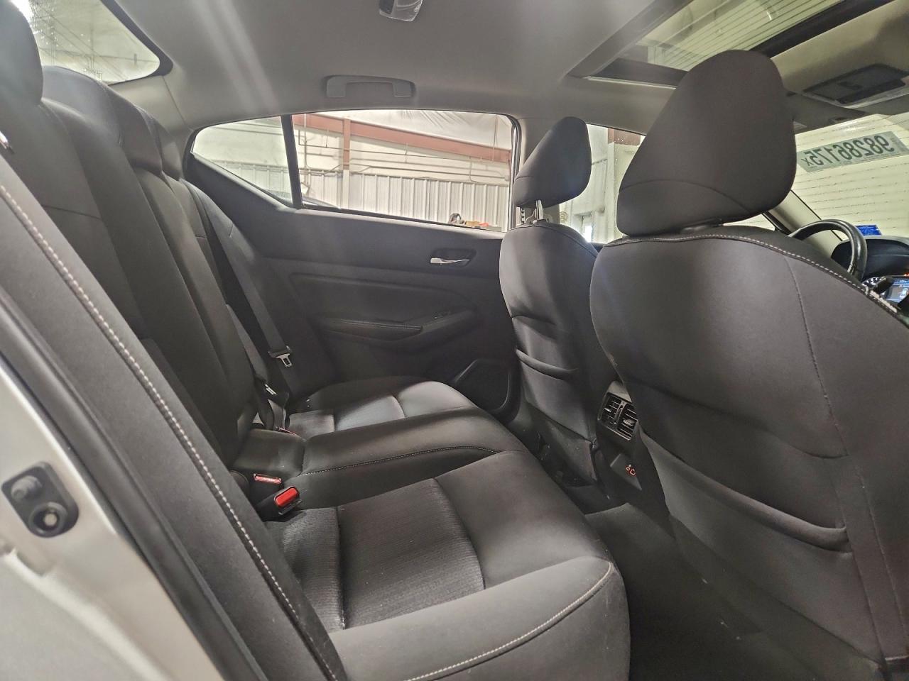 2019 NISSAN ALTIMA SV photo 10