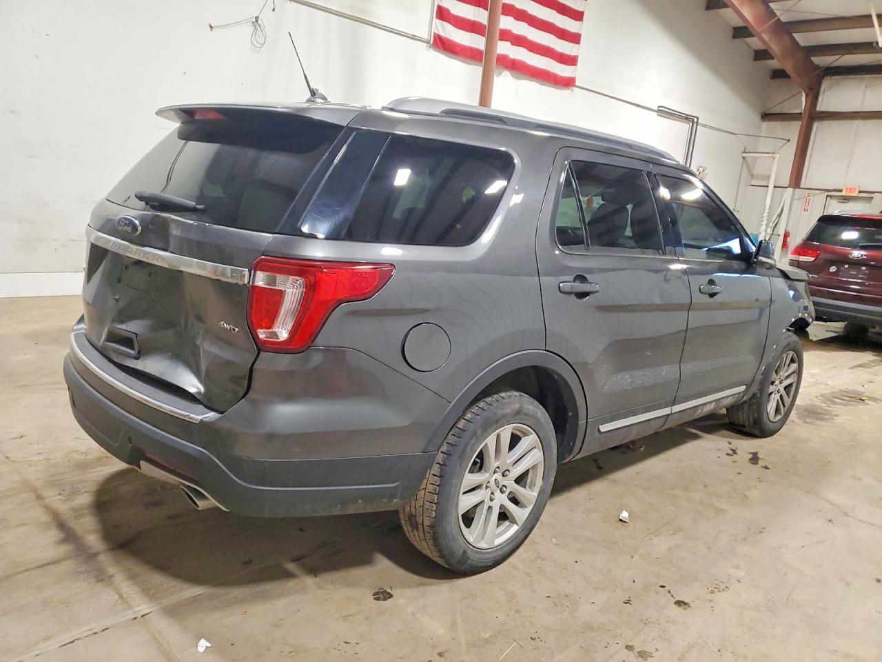 2018 FORD EXPLORER XLT photo 3