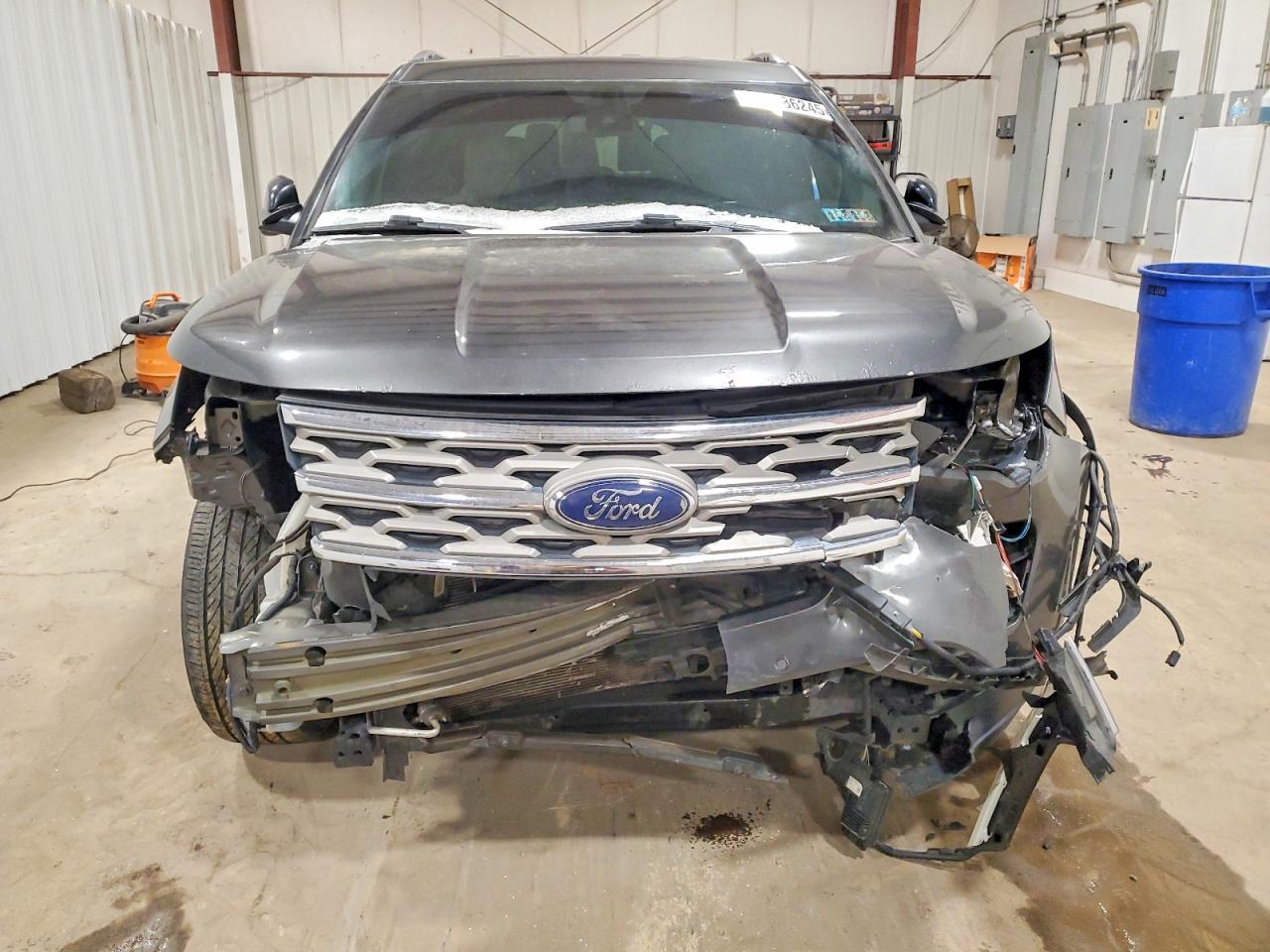 2018 FORD EXPLORER XLT photo 5