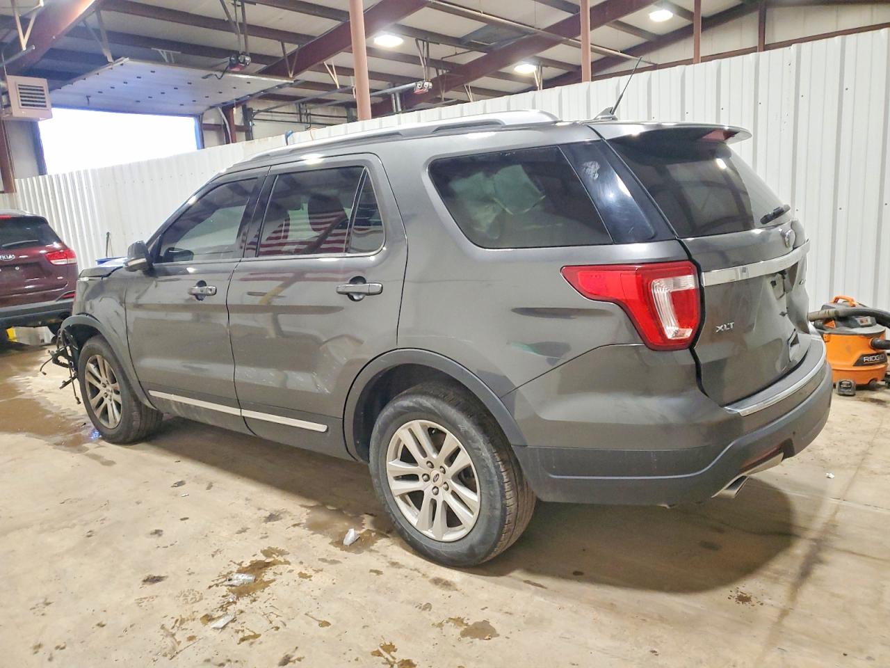 2018 FORD EXPLORER XLT photo 2