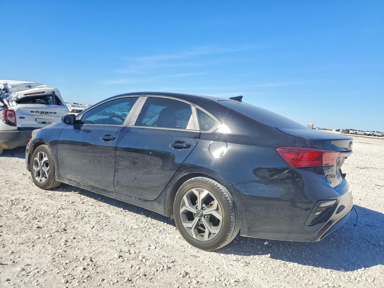 2021 KIA FORTE FE photo 2