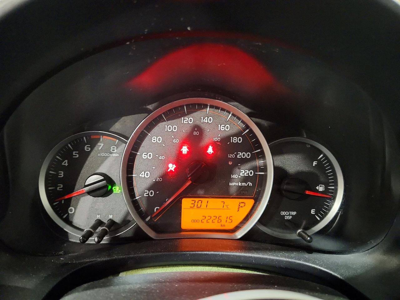 2012 TOYOTA YARIS photo 17