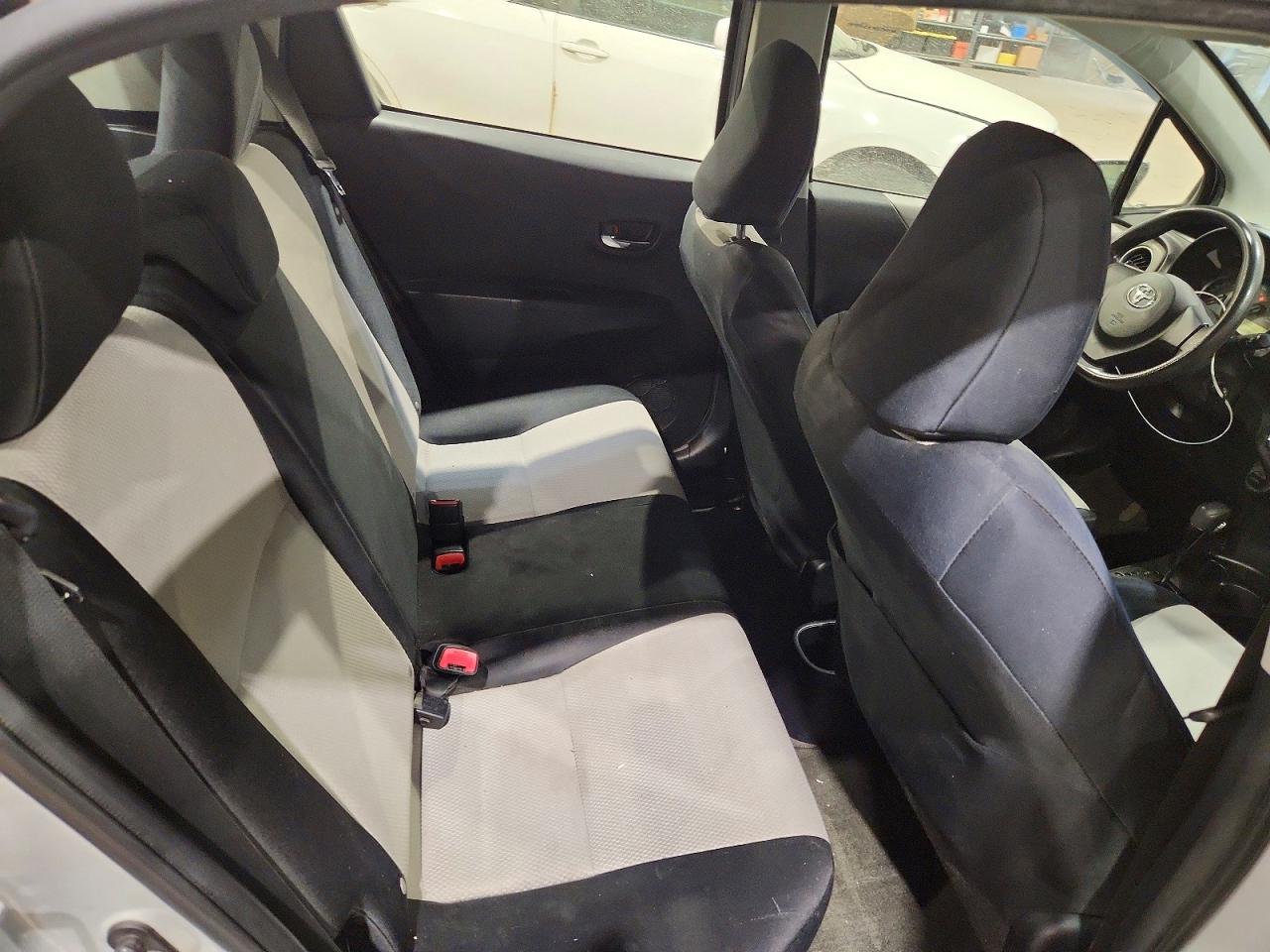 2012 TOYOTA YARIS photo 19