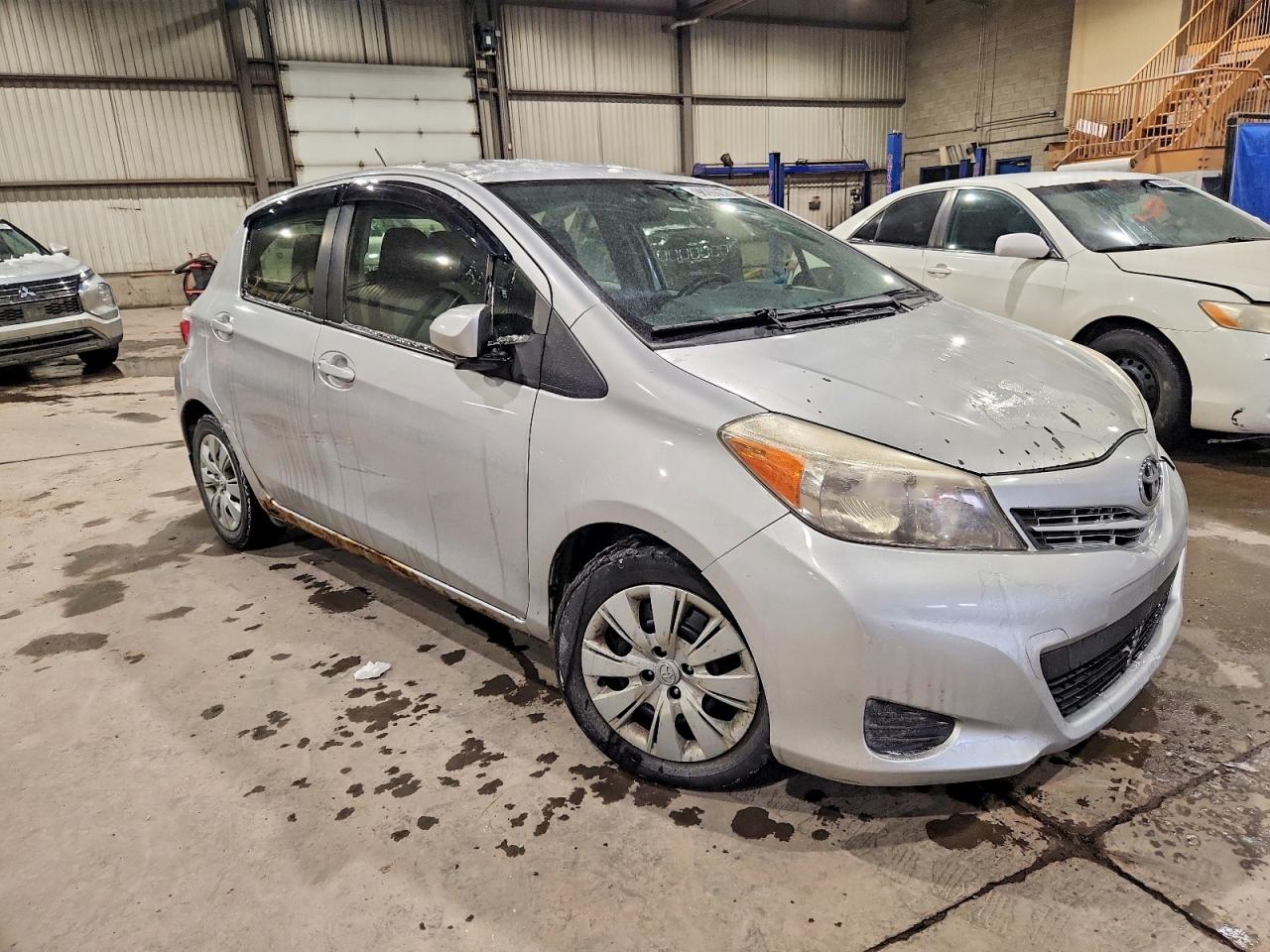 2012 TOYOTA YARIS photo 7