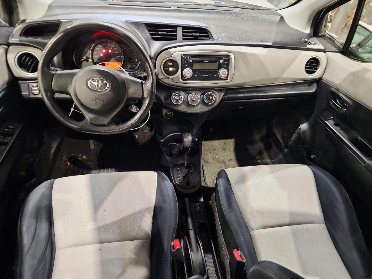 2012 TOYOTA YARIS photo 15