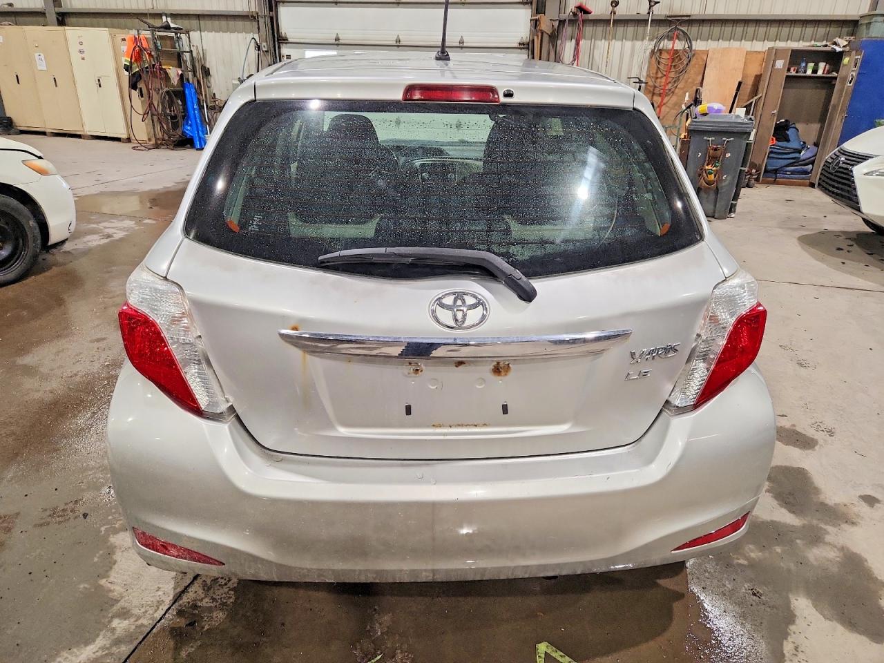 2012 TOYOTA YARIS photo 11