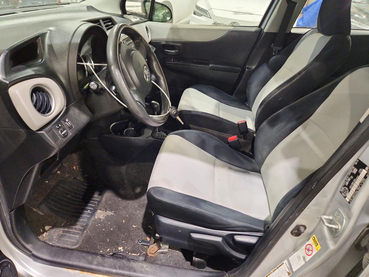 2012 TOYOTA YARIS photo 13