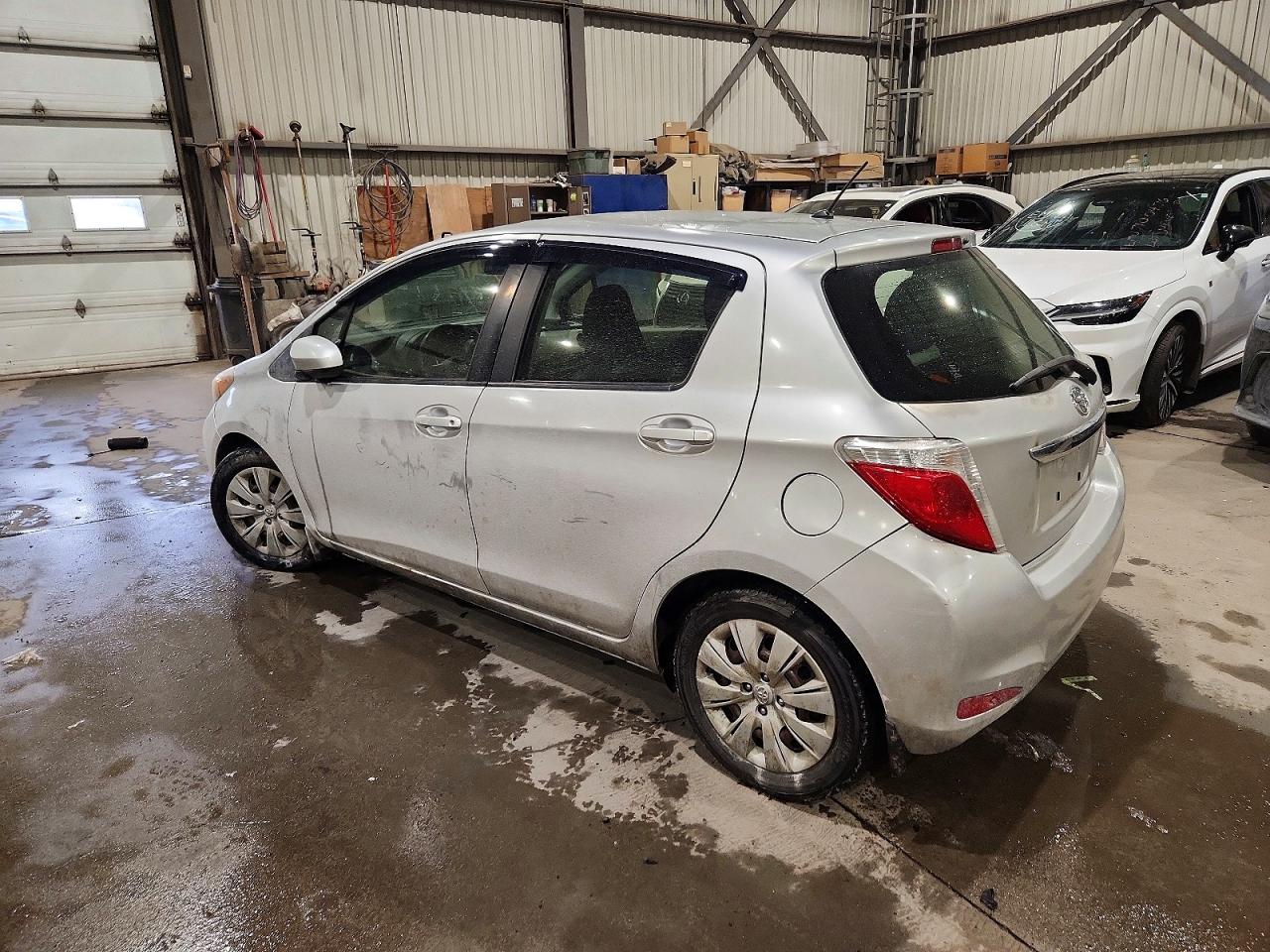 2012 TOYOTA YARIS photo 3
