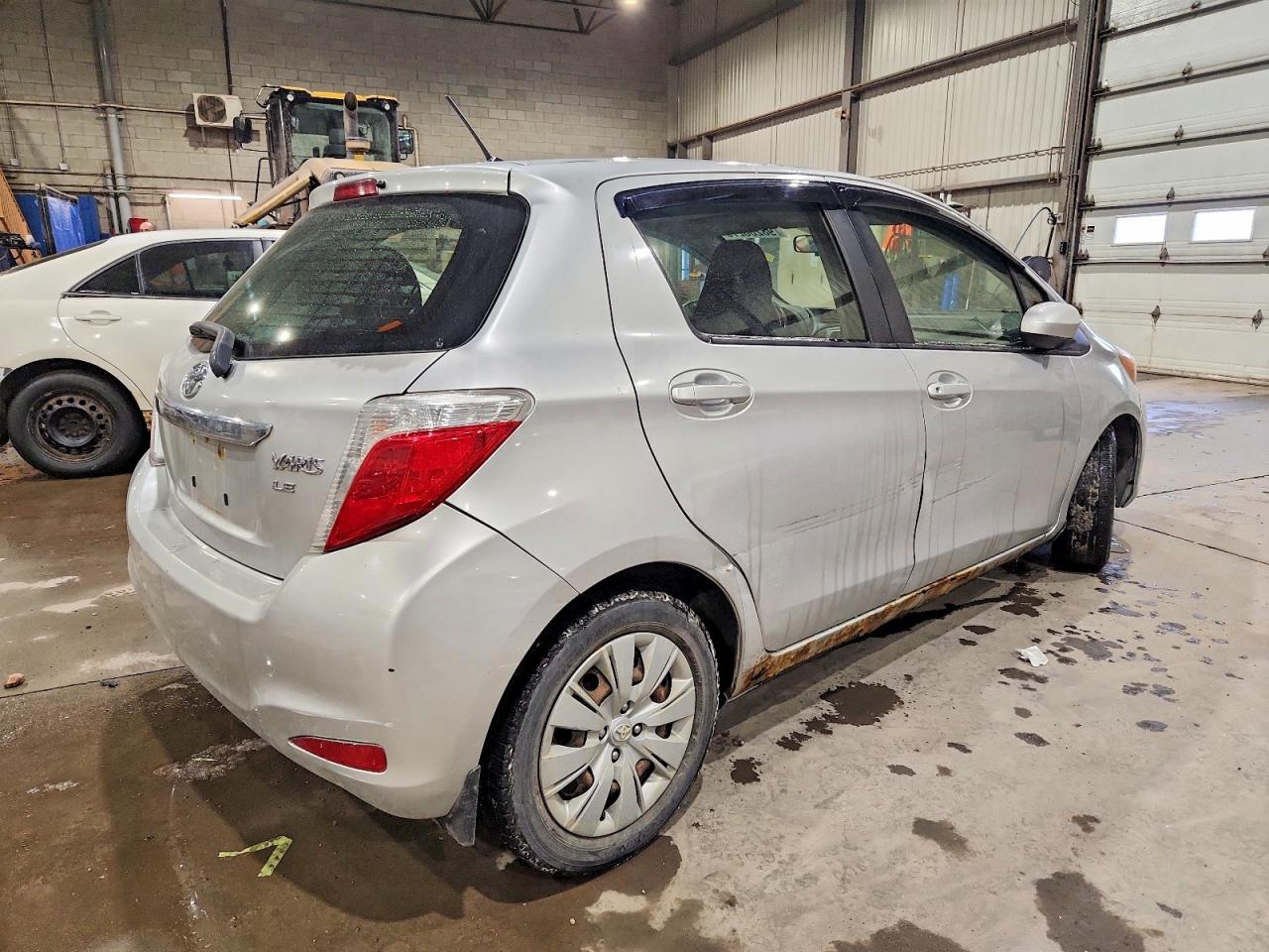 2012 TOYOTA YARIS photo 5