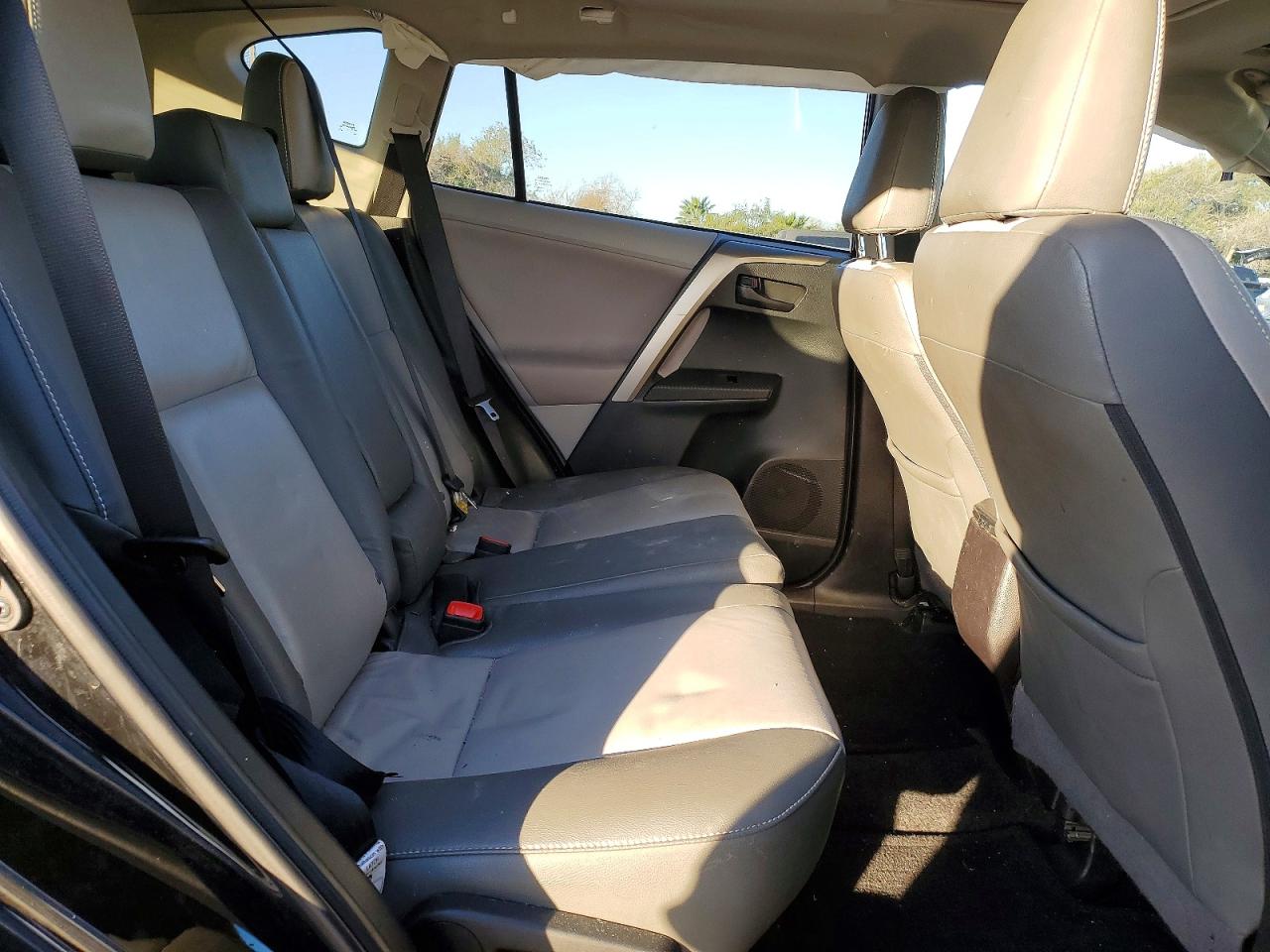 2013 TOYOTA RAV4 XLE photo 19