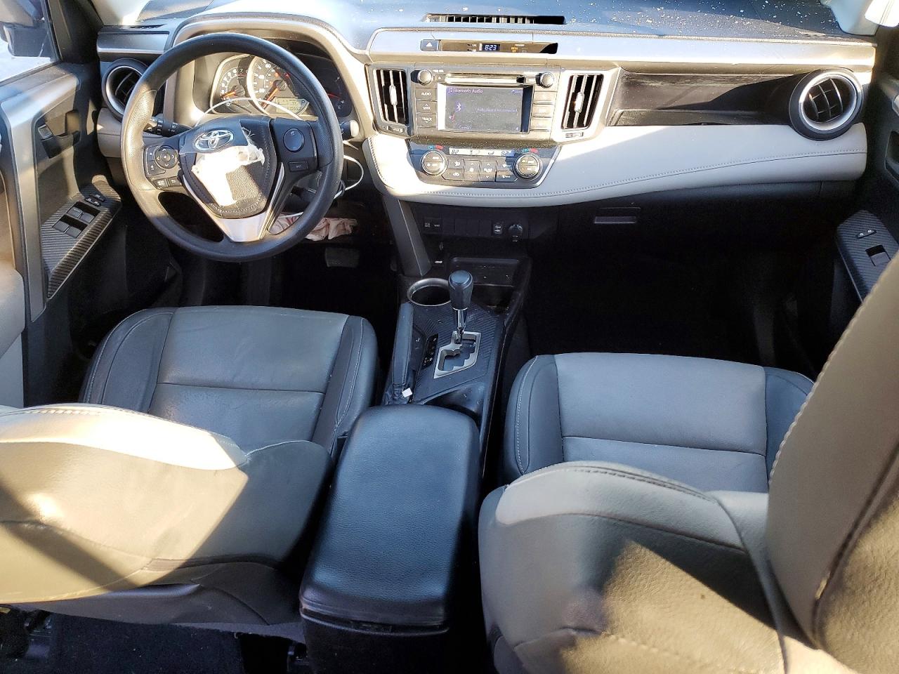 2013 TOYOTA RAV4 XLE photo 15