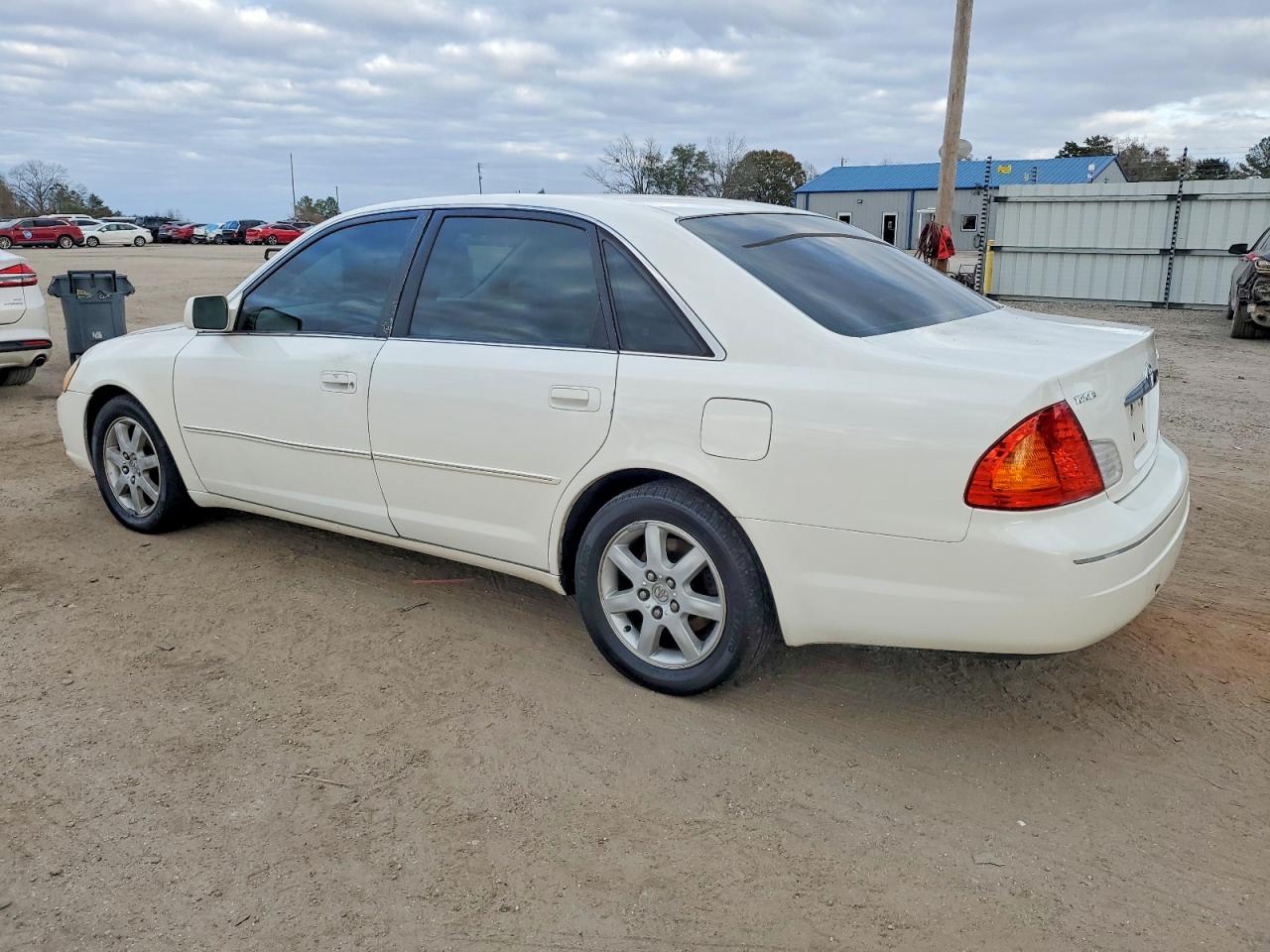 2002 TOYOTA AVALON XL photo 2