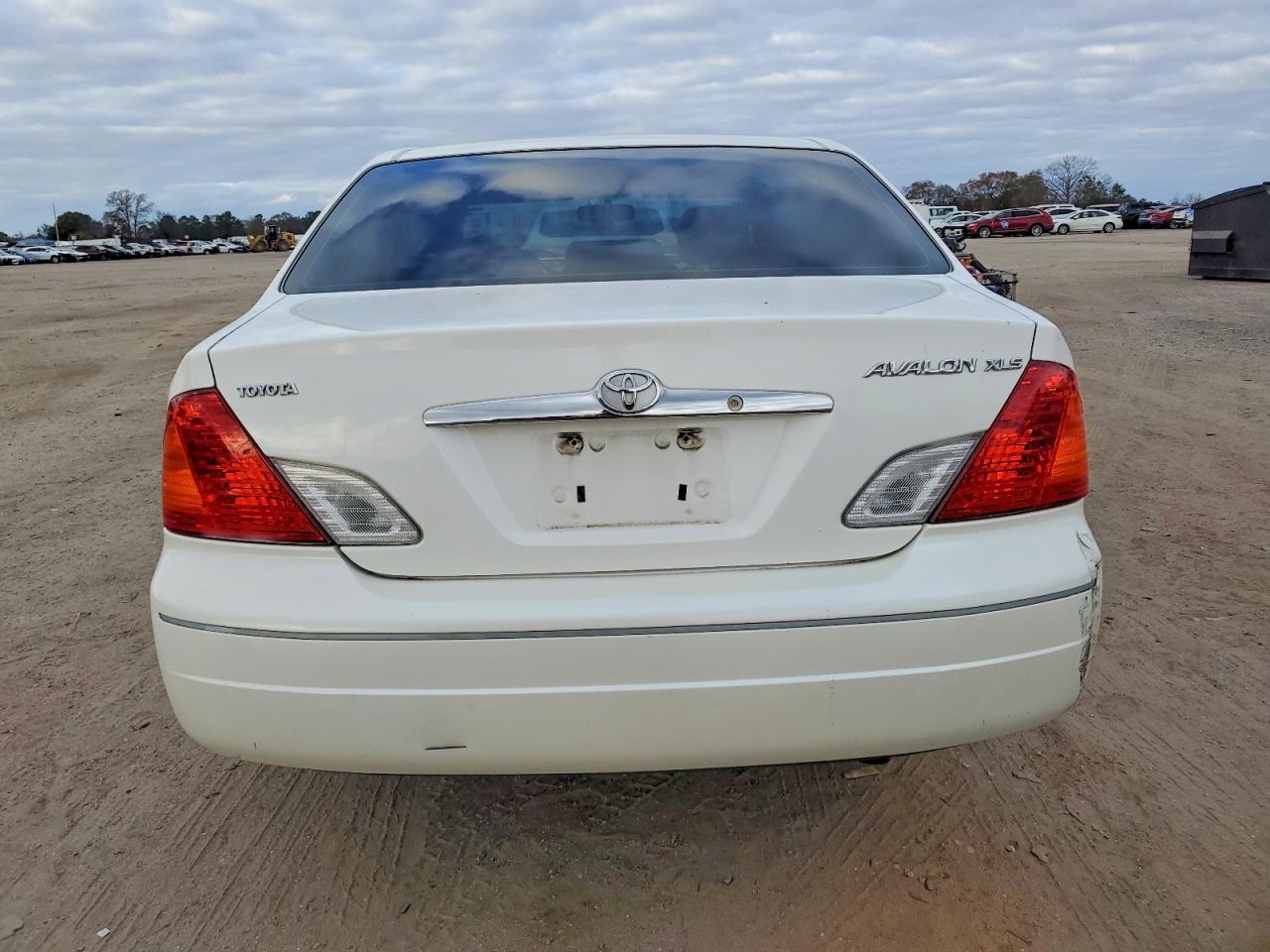 2002 TOYOTA AVALON XL photo 6