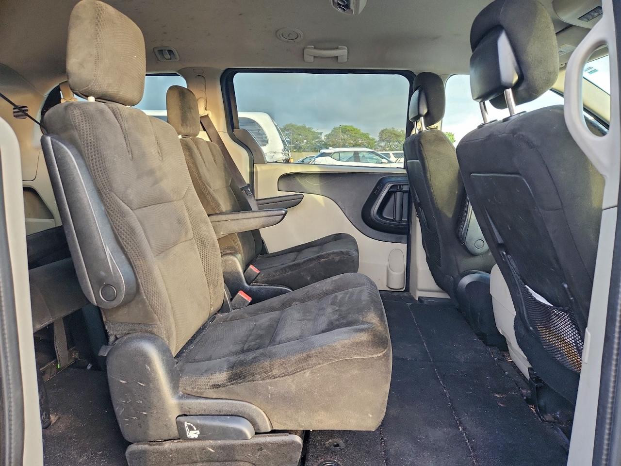 2015 DODGE GRAND CARAVAN SXT photo 11