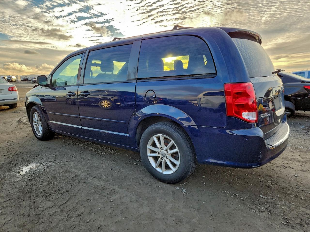 2015 DODGE GRAND CARAVAN SXT photo 2