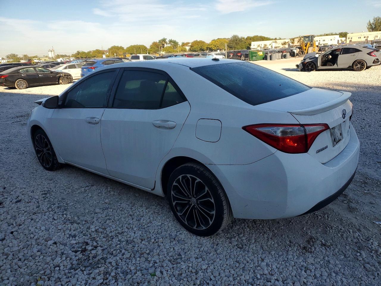 2014 TOYOTA COROLLA L photo 2
