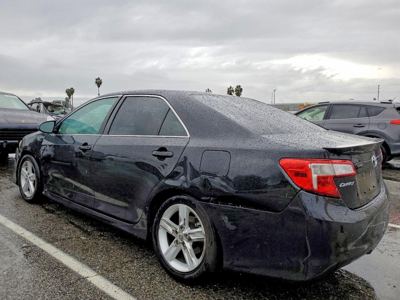 2014 TOYOTA CAMRY L photo 2