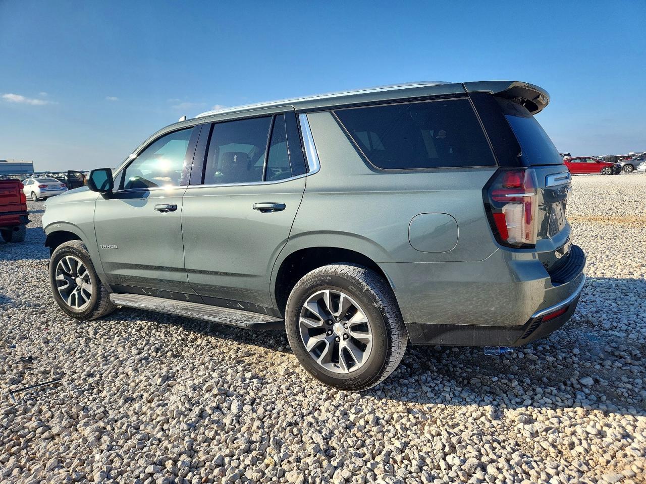 2023 CHEVROLET TAHOE C1500 LT photo 2