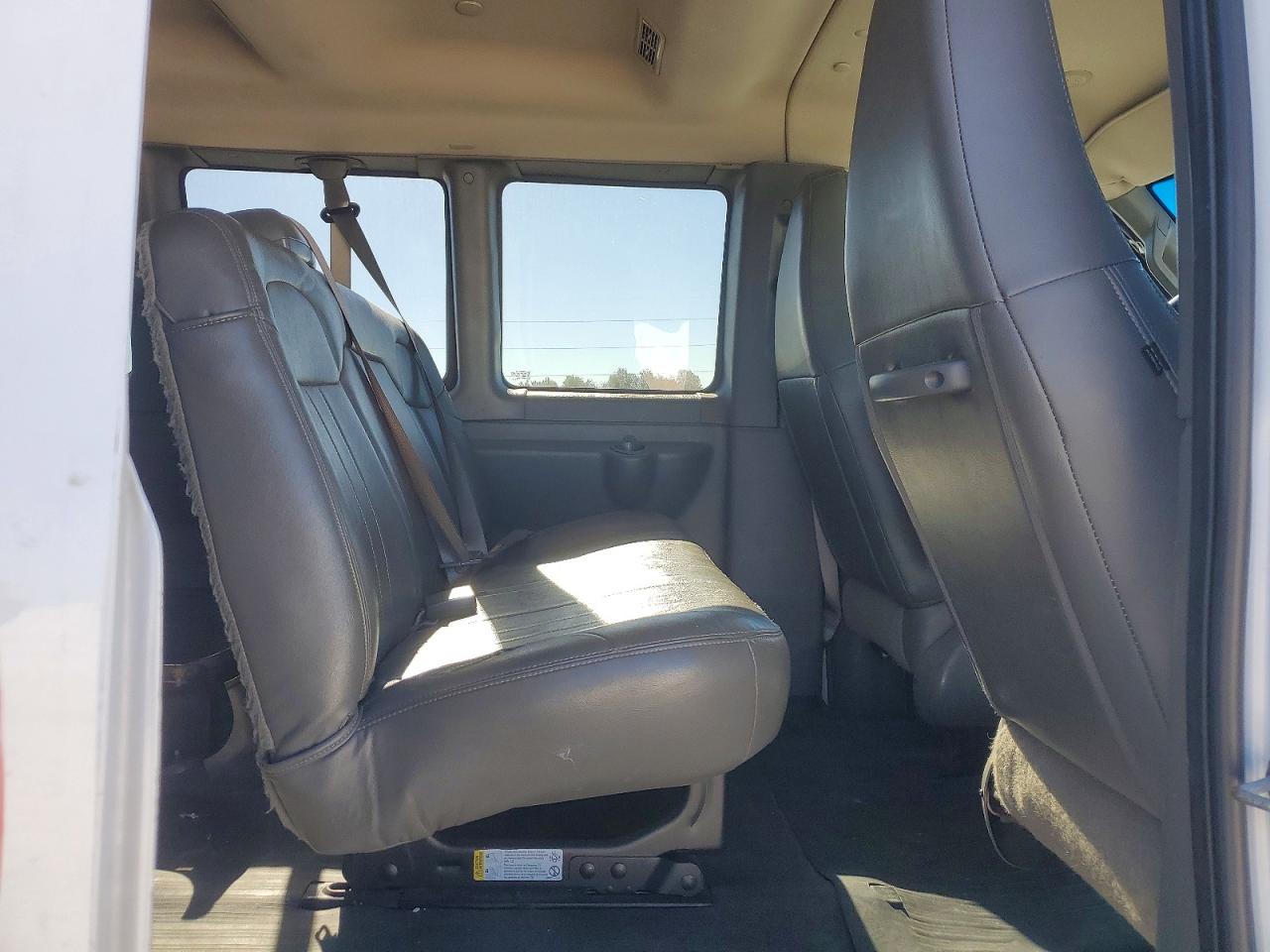 2022 CHEVROLET EXPRESS G3500 LS photo 21