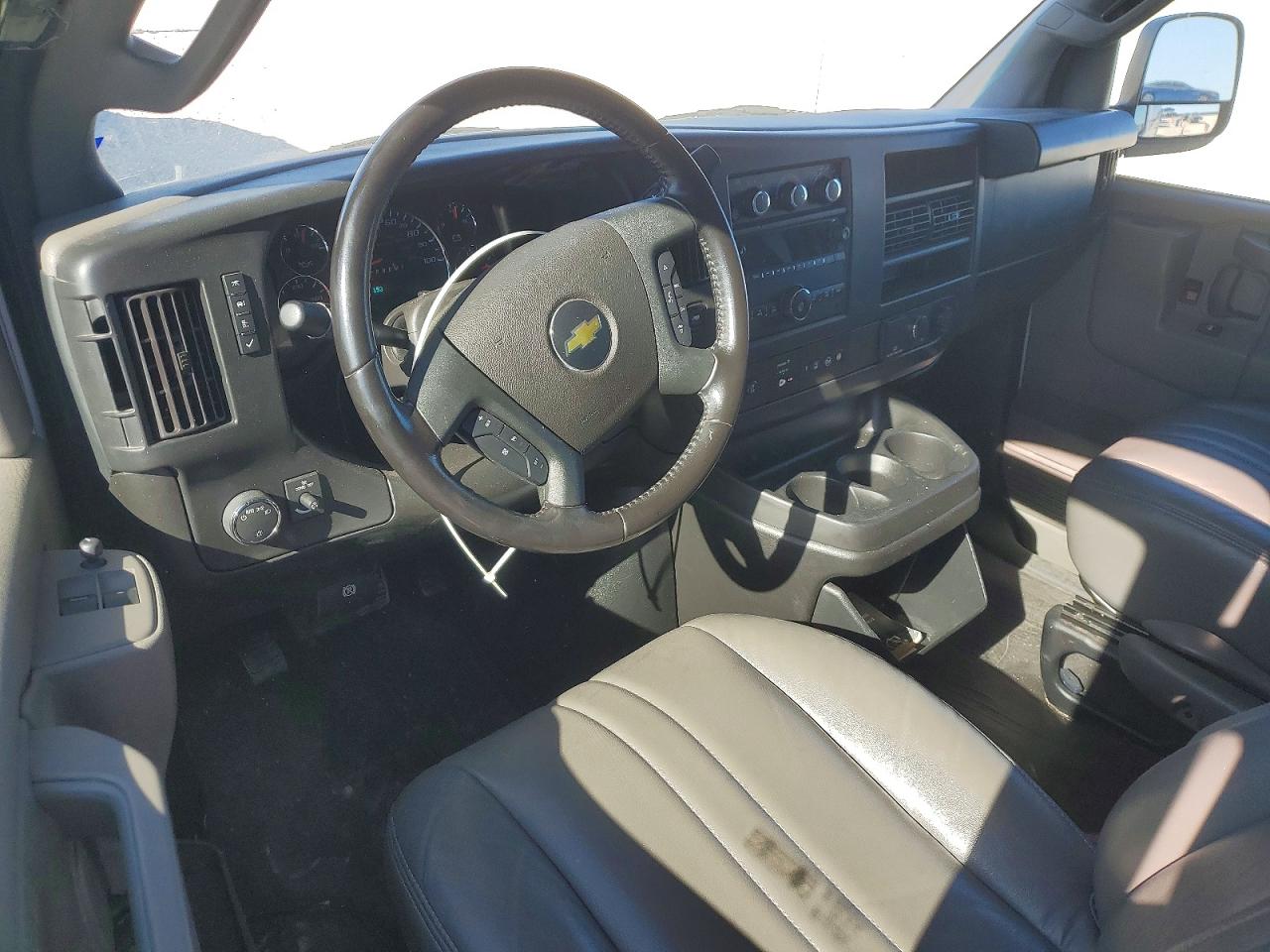2022 CHEVROLET EXPRESS G3500 LS photo 15