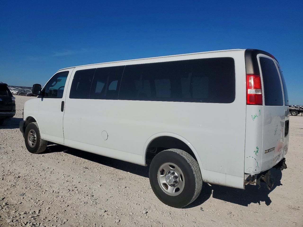 2022 CHEVROLET EXPRESS G3500 LS photo 3