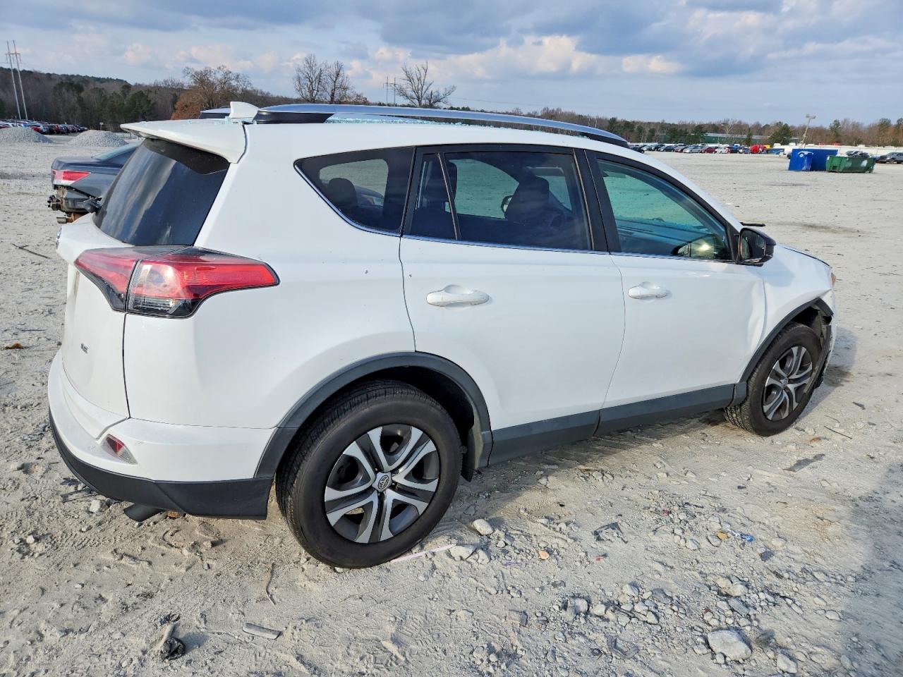 2016 TOYOTA RAV4 LE photo 3