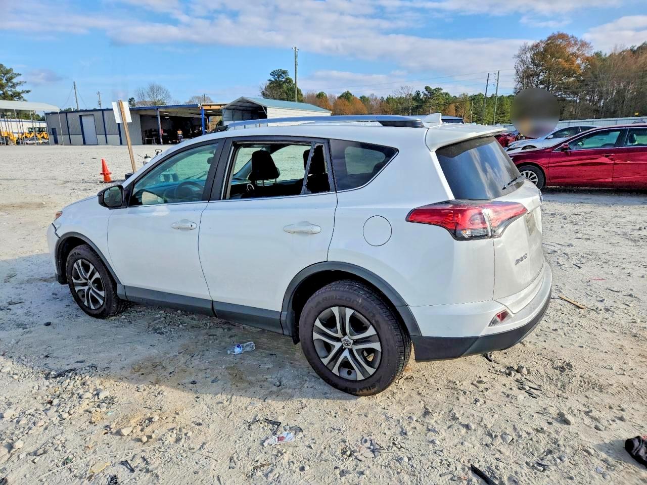 2016 TOYOTA RAV4 LE photo 2