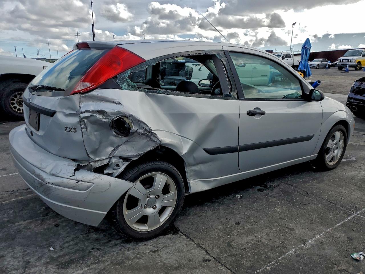 2003 FORD FOCUS ZX3 photo 3
