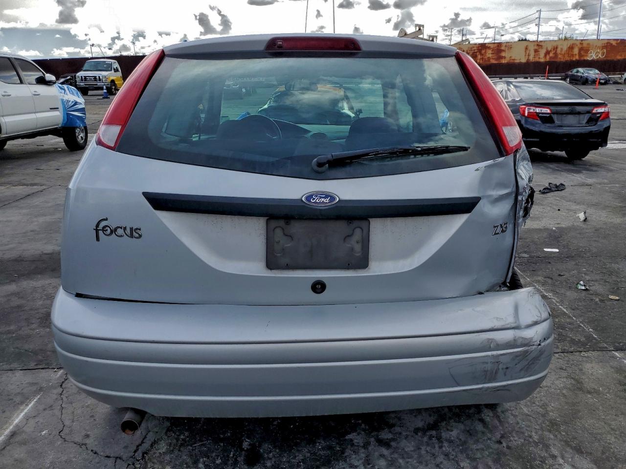 2003 FORD FOCUS ZX3 photo 6
