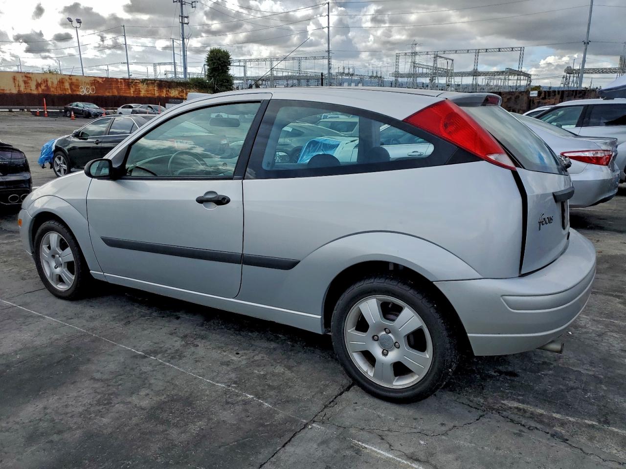 2003 FORD FOCUS ZX3 photo 2