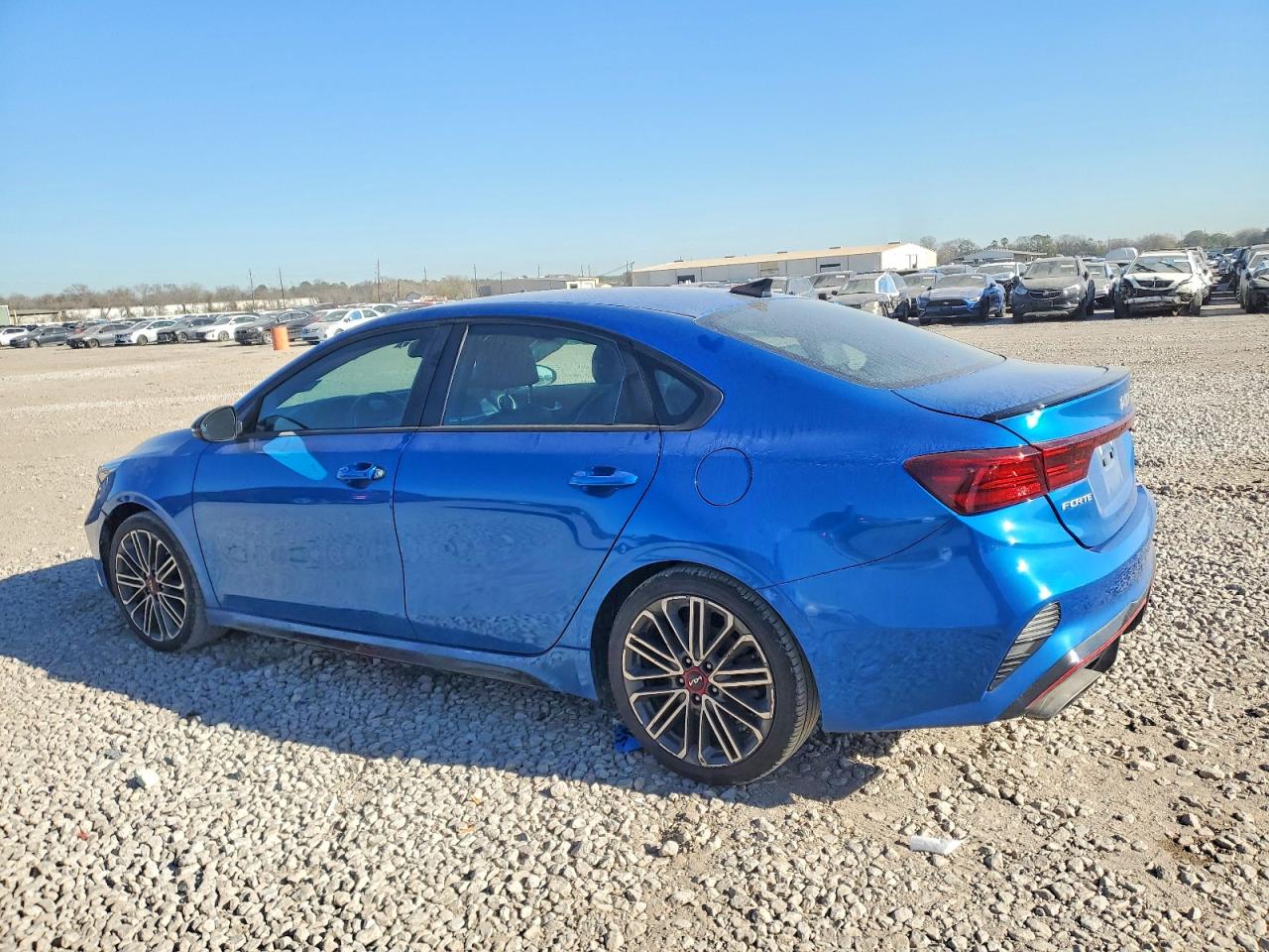 2023 KIA FORTE GT photo 2