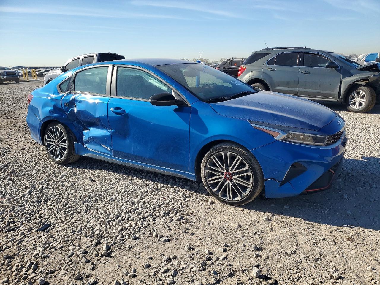 2023 KIA FORTE GT photo 4