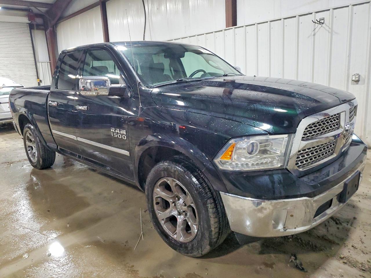 2016 RAM 1500 LARAMIE photo 4