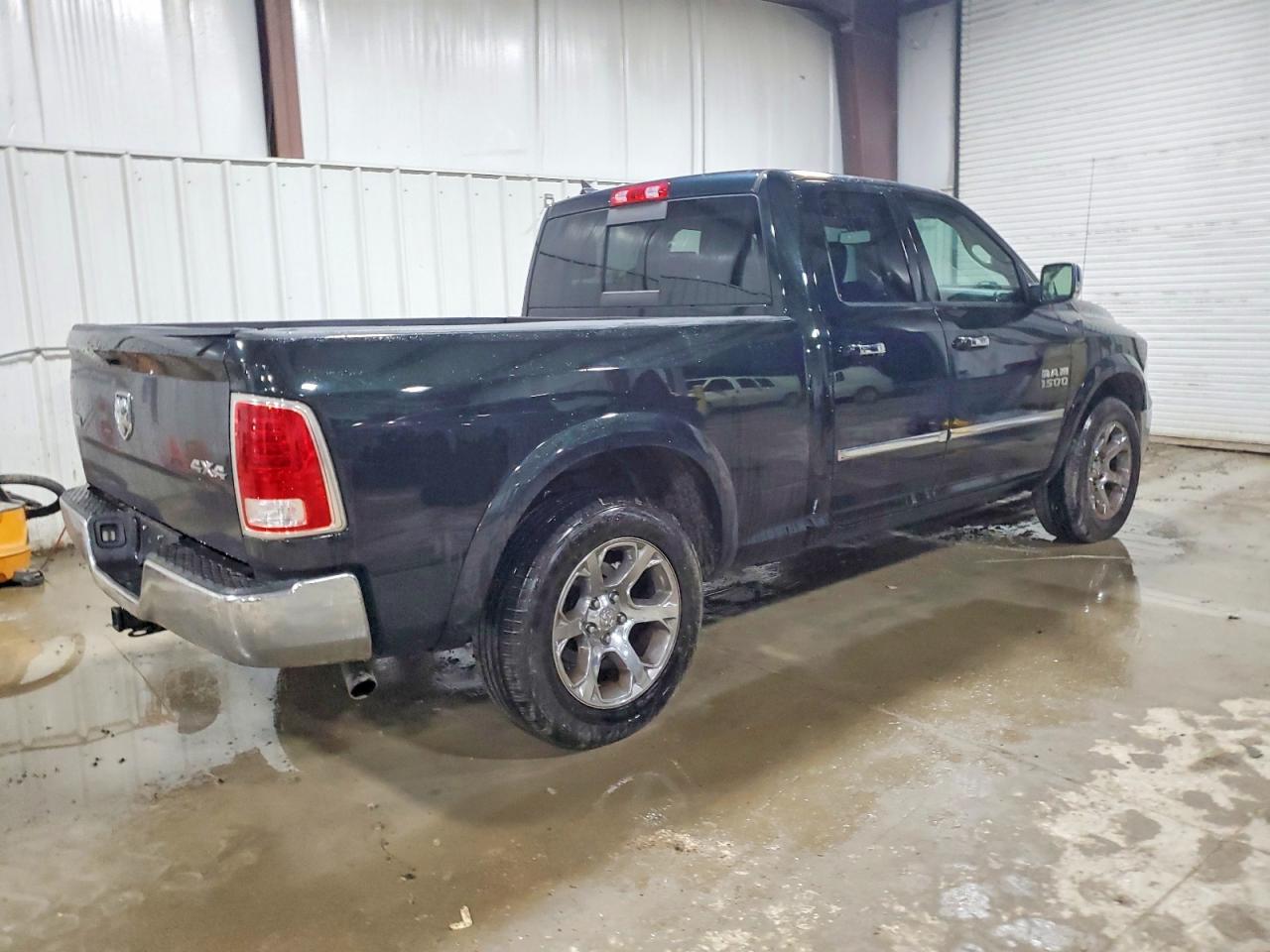 2016 RAM 1500 LARAMIE photo 3