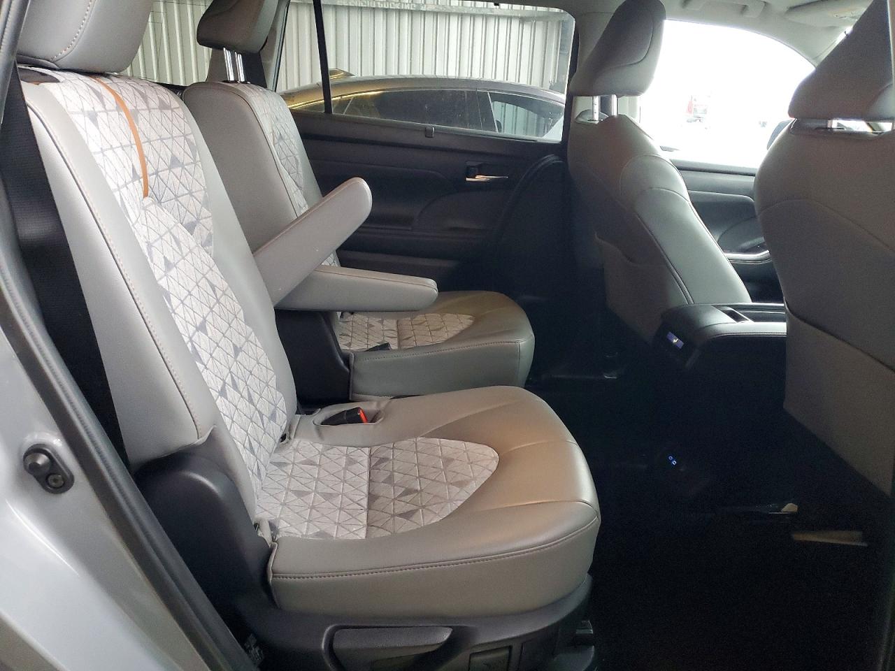 2022 TOYOTA HIGHLANDER HYBRID XLE photo 11