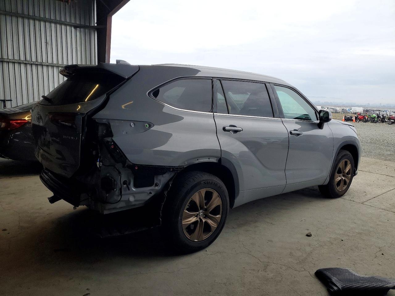 2022 TOYOTA HIGHLANDER HYBRID XLE photo 3