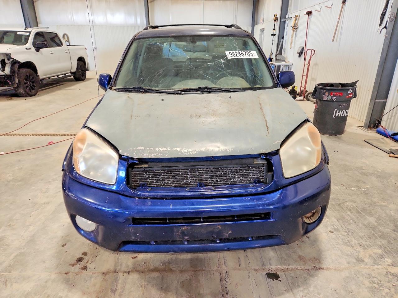 2004 TOYOTA RAV4 photo 5
