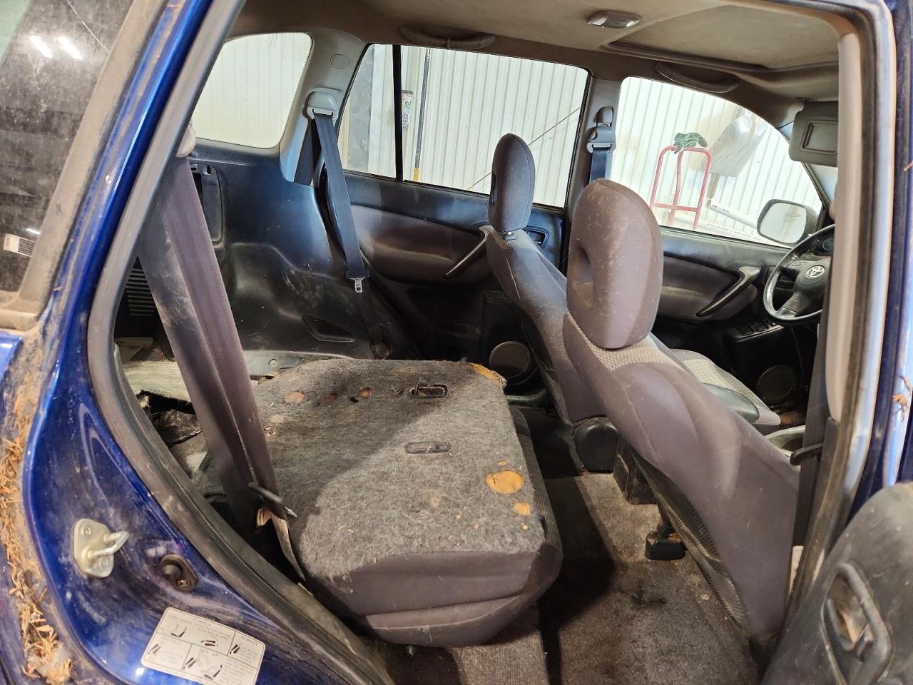 2004 TOYOTA RAV4 photo 11