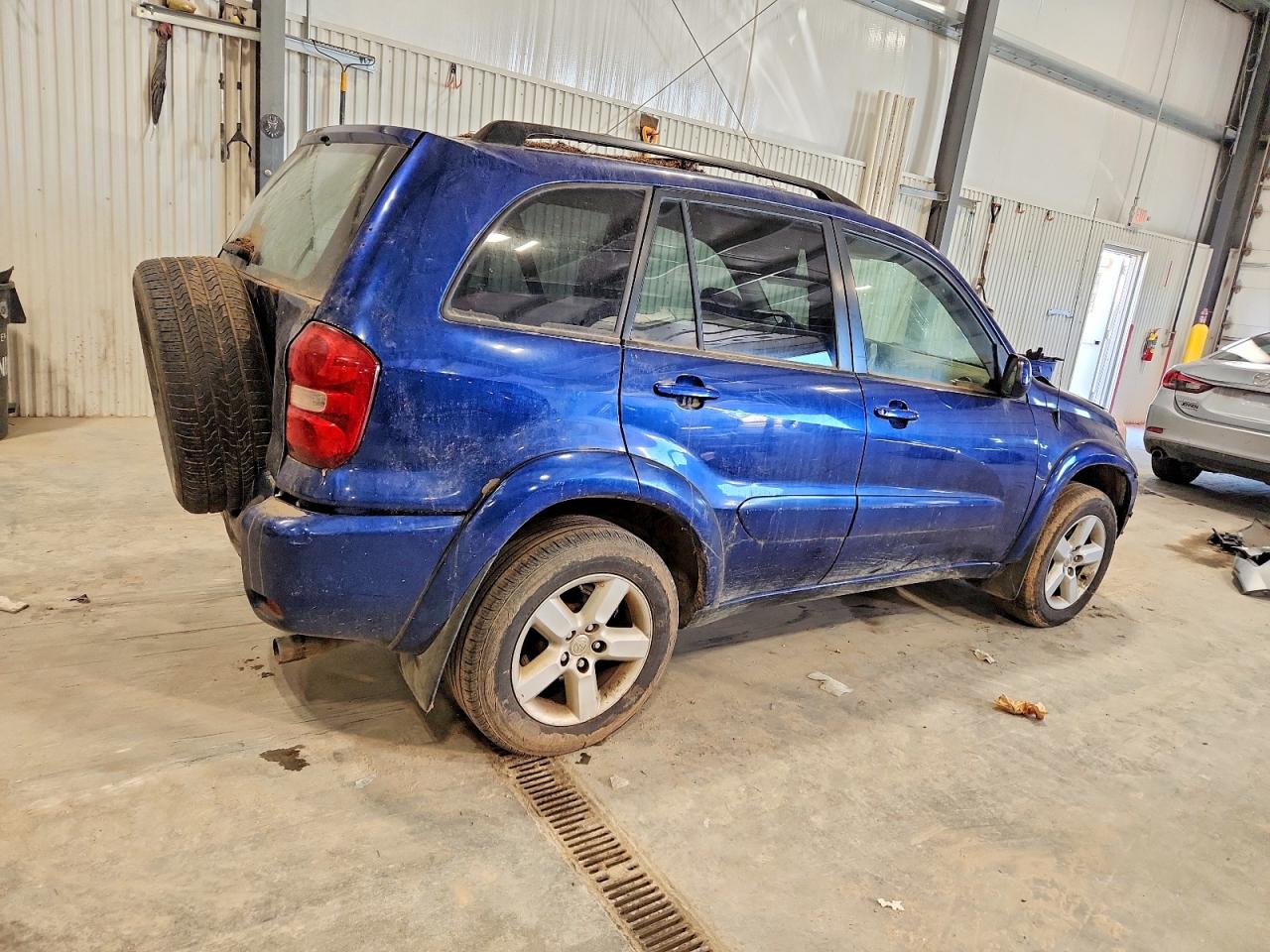 2004 TOYOTA RAV4 photo 3